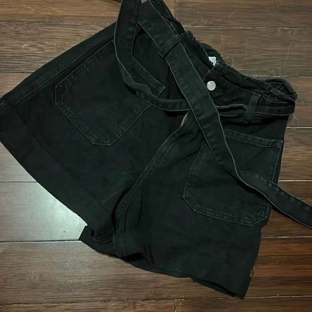 Black Zara Jean Shorts - Belt Included - Size 6, Like High Waisted Shorts